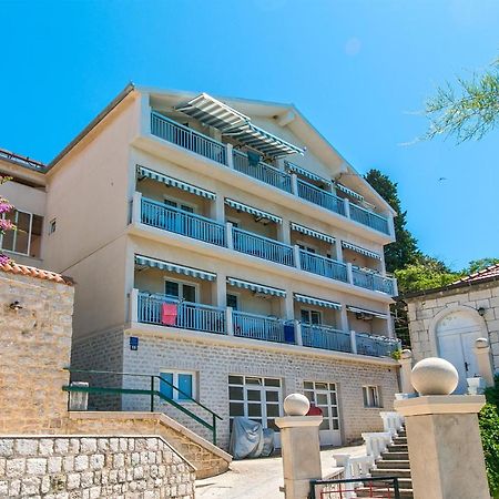 Apartments By The Sea Brist, Makarska - 15714 بوداكا المظهر الخارجي الصورة