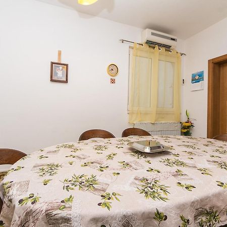 Apartments By The Sea Brist, Makarska - 15714 بوداكا الغرفة الصورة