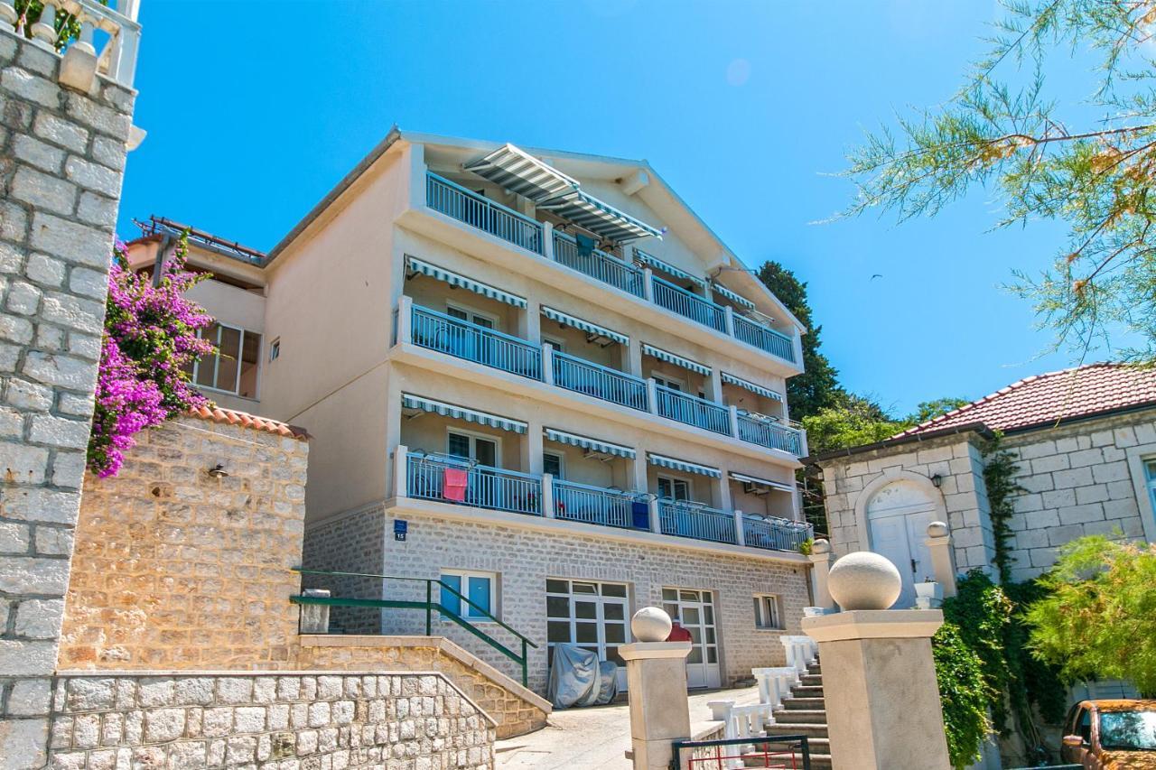 Apartments By The Sea Brist, Makarska - 15714 بوداكا المظهر الخارجي الصورة