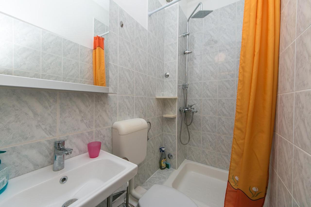 Apartments By The Sea Brist, Makarska - 15714 بوداكا المظهر الخارجي الصورة