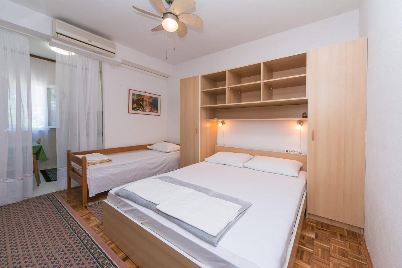 Apartments By The Sea Brist, Makarska - 15714 بوداكا المظهر الخارجي الصورة