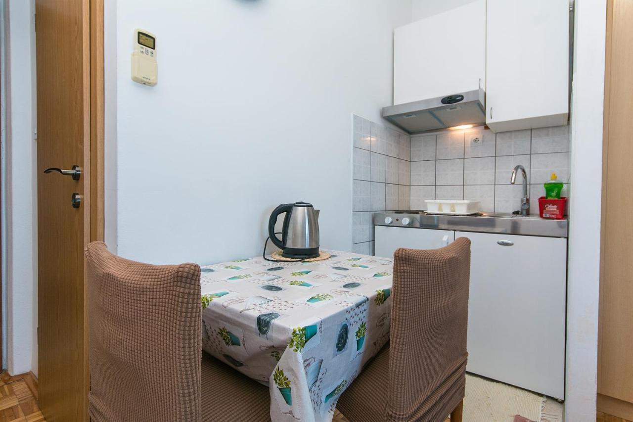 Apartments By The Sea Brist, Makarska - 15714 بوداكا المظهر الخارجي الصورة