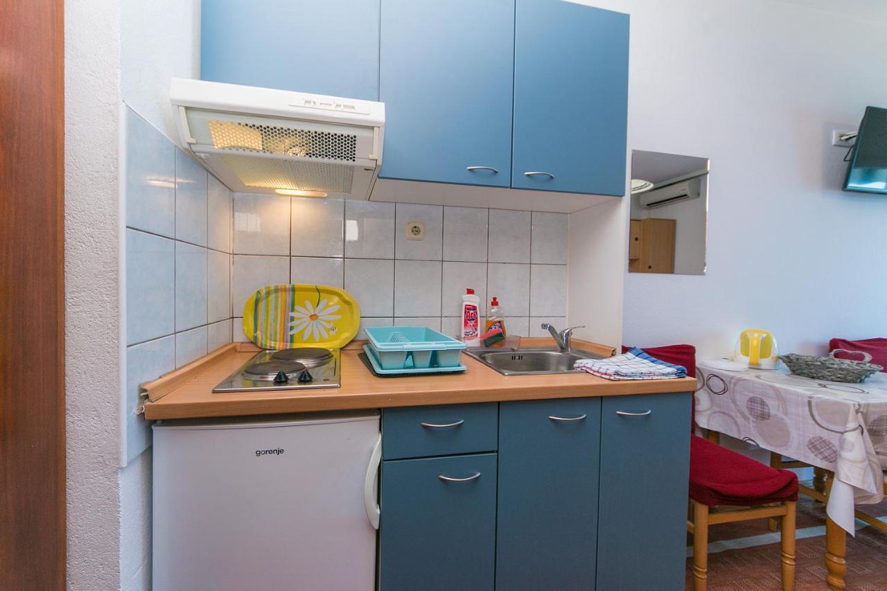 Apartments By The Sea Brist, Makarska - 15714 بوداكا المظهر الخارجي الصورة