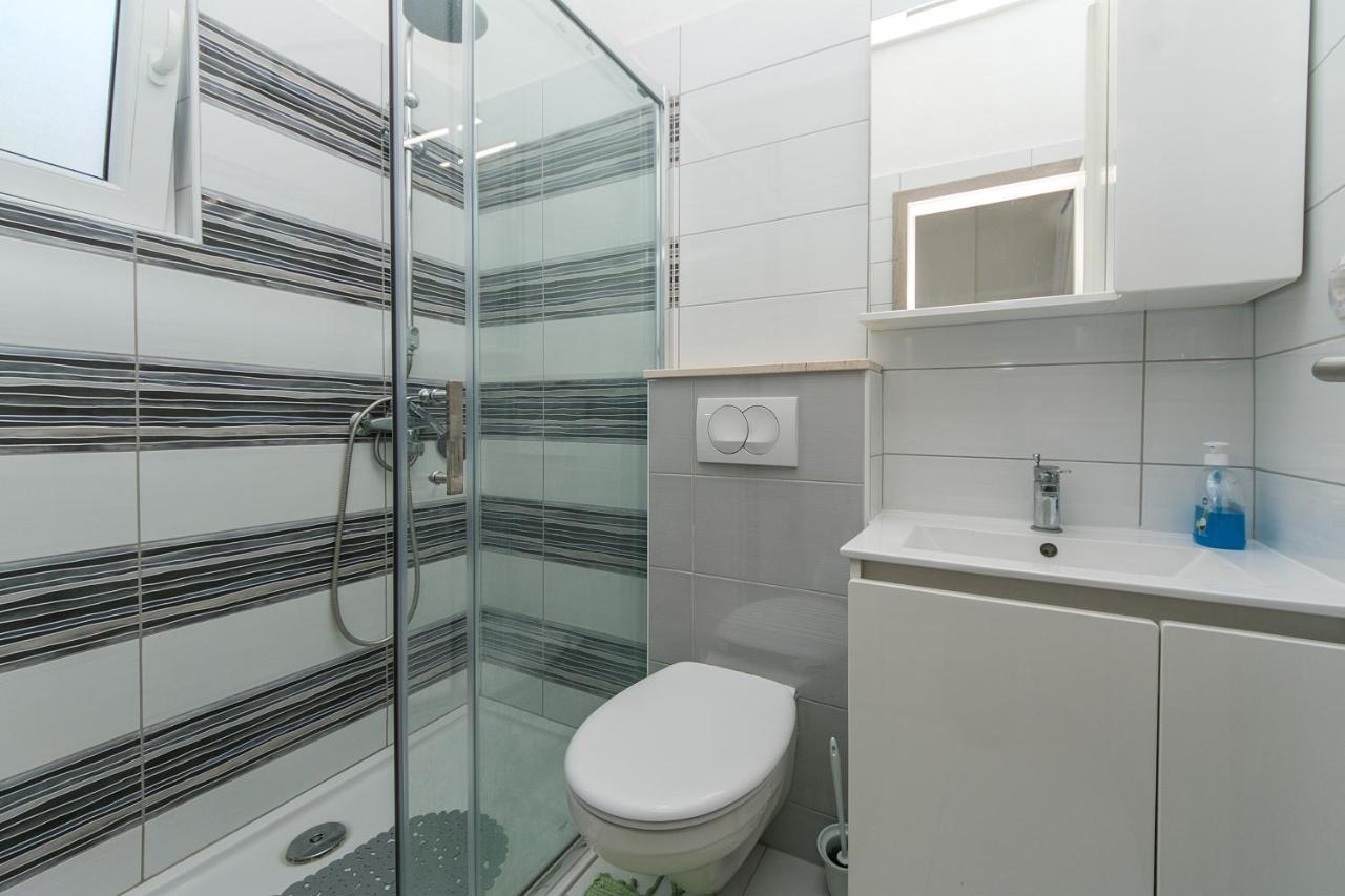 Apartments By The Sea Brist, Makarska - 15714 بوداكا المظهر الخارجي الصورة