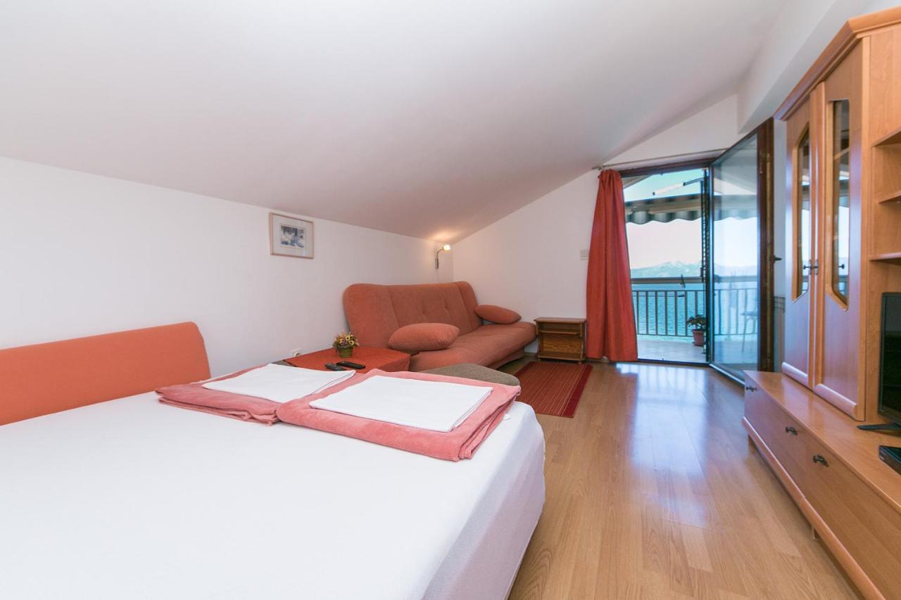 Apartments By The Sea Brist, Makarska - 15714 بوداكا المظهر الخارجي الصورة